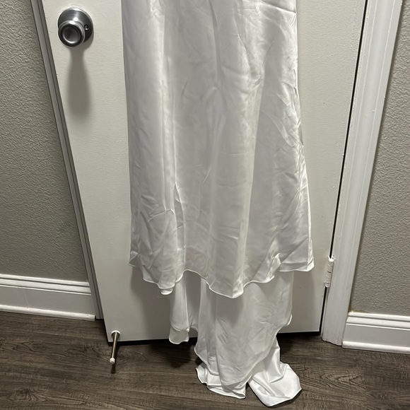 HEBEOS WEDDING DRESS - Picture 2 of 3